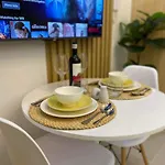 1Br W/ Balcony Near Megamall: The Admiral\'S Lounge