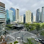 2Br Condo In Bgc With Wifi/Netflix/Disney+