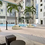 2Br Condo In Bgc With Wifi/Netflix/Disney+