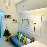 Mid-Century Extent Condo Unit @ Shore 2, Moa