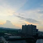 Grace Residences 1Bedroom W/ Balcony Near Bgc + Netflix