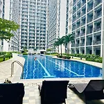 Mid-Century Extent Condo Unit @ Shore 2, Moa