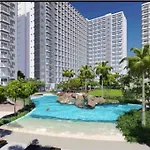 Posh 1 Bedroom Unit+ Netflix*Wifi @ Shore 2
