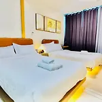 Thompson Suites - 2 Beds, One Uptown Residences - Xbox & Netflix