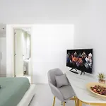 Elite Makati Loft: Infinity Pool, Netflix & Gym