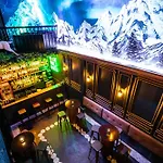 Heroes Hotel
