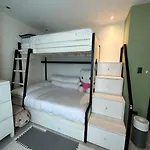 Luxury 2Br In Uptown, Bgc.