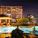 Beacon Makati Condo Free Pool Access Free Wifi 100Mbps & Free Netflix