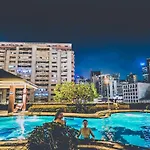 Beacon Makati Condo Free Pool Access Free Wifi 100Mbps & Free Netflix