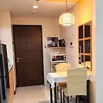 House Of B&Y At 101 Newport Across Naia T3