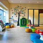 Luxestaysmnl Coastal Chic Netflx 380Mbps Pool Bgc