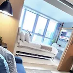Luxestaysmnl Coastal Chic Netflx 380Mbps Pool Bgc