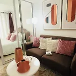 Suite M - 1 Bedroom Condo At Azure Residences