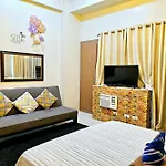 Prs At One Palm Tree Villa Near Airport