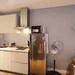 Bright Comfy Room W/Wifi Near Makati/Manila/Philippines