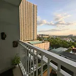 Condo Near Moa, Naia, Picc, & Ccp That Is Comfy With A View!