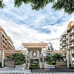 City Haven: Modern Condo Retreat