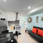 Artist\'S Haven Creative Condo At Azure