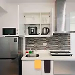 Artist\'S Haven Creative Condo At Azure