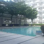 1 Bedroom Cozy Condo Unit With Netflix & Free Wifi In Trees Residences
