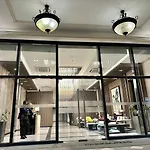 Private Condo Unit In Uptown Parksuites I & II