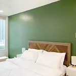 Seibu Tower Bgc Tropical Suite With Parking