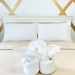Azure Lovely And Refreshing 1 Bedroom Suite