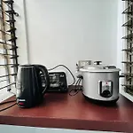 Budget 2 Bedroom With Free Parking Near Naia