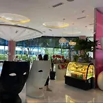Stunning 1-Bed Apartment In Paranaque