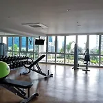 Free Parking With Balcony And City View At Uptown Parksuites Bgc