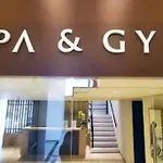 Free Parking With Balcony And City View At Uptown Parksuites Bgc