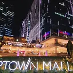 Free Parking With Balcony And City View At Uptown Parksuites Bgc