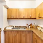 Coastal Inspired 2Br Condo I Fast Wi-Fi I Near Bgc