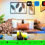 Elegant Corner Unit 2Br Condo With King Bed, Pool, Jacuzzi, Livetv,Hbo Max, 270 Mbps & Free Parking Near Moa