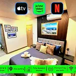 Elegant Corner Unit 2Br Condo With King Bed, Pool, Jacuzzi, Livetv,Hbo Max, 270 Mbps & Free Parking Near Moa
