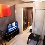 Homey Makati Condo Unit With Netflix
