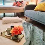Bgc One Uptown Residence King Bed 3 Min Walk To Malls And Restaurants