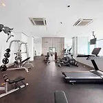 Stylish 1Br Units Near Mitsukoshi And Uptown Mall In The Heart Of Bgc