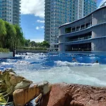 Manila Urban Resort At Azure