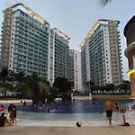 Manila Urban Resort At Azure