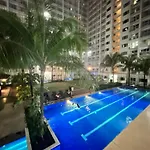 Shore Residences Premier Suite C - Big Room - Amenity Facing