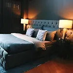 Luxury Apartment With Pa, Skyline View & Top Amenities