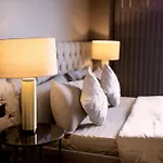 Luxury Apartment With Pa, Skyline View & Top Amenities
