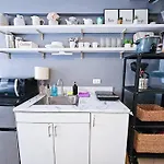 Pet-Friendly Chic Stay Near Acacia Estates & Bgc