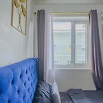 Cozy Whole Condo Staycation At Trees Residences