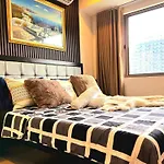Keyless Entry Executive 2Br With King Bed, Jacuzzi Pool, Live Tv & Hbo Max, Fast Wifi, Free Parking Near Moa