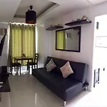 Explore Manila, Trendy 1Br Unit In Prime Location