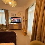 Budget Friendly Staycation Walking Distance To Venice Mall With Netflix And Wifi