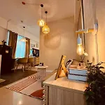 Budget Friendly Staycation Walking Distance To Venice Mall With Netflix And Wifi