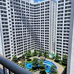 Cozy Retreat W Balcony, Netflix, Pool, Near Bgc